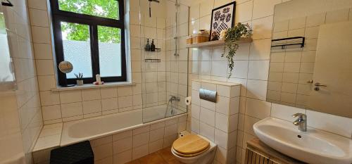 Bilik mandi di stilvolles Design Apartment in Gohlis mit WLAN,Netflix, Waschmaschine