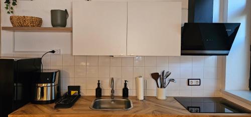 Dapur atau dapur kecil di stilvolles Design Apartment in Gohlis mit WLAN,Netflix, Waschmaschine