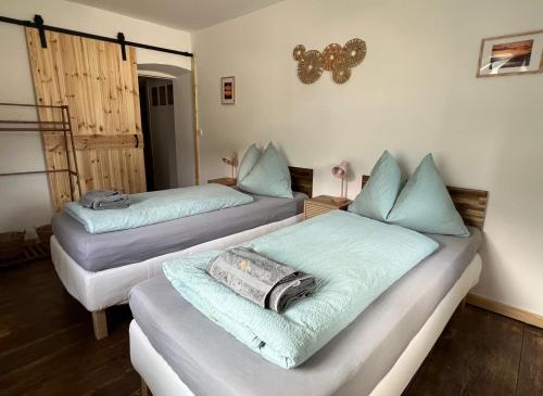 a room with two beds with towels on them at Binter Haus -Rattendorf in Rattendorf