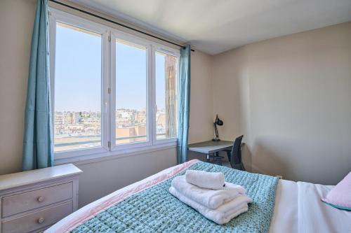 Sublime 2 bedroom flat Quai de Seine Eiffel Tower