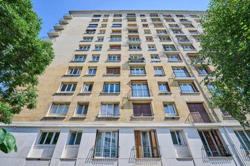 Sublime 2 bedroom flat Quai de Seine Eiffel Tower