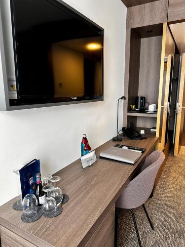 a desk in a hotel room with a laptop on it at Stadthotel Münster in Münster