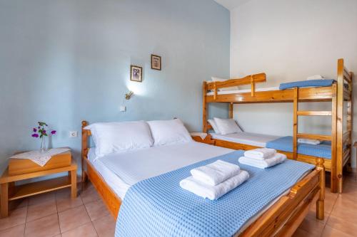 Ένα ή περισσότερα κρεβάτια σε δωμάτιο στο Achilleas Rooms