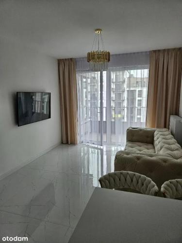 Luxury building & apartament, near metro, parking