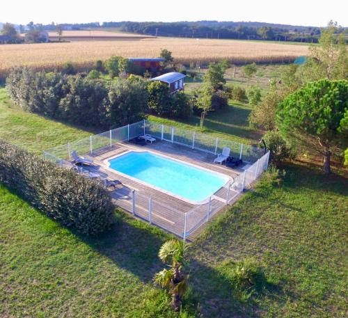 Les Roulottes-Gîtes de la Ferme de l'Autruche Dromoise