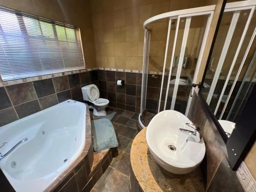 Koupelna v ubytování One Love Suites Mokopane