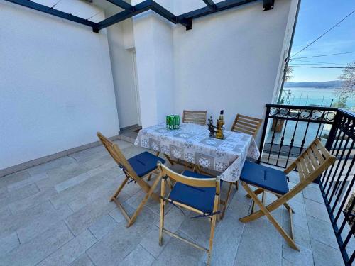 Apartments in Crikvenica 53742
