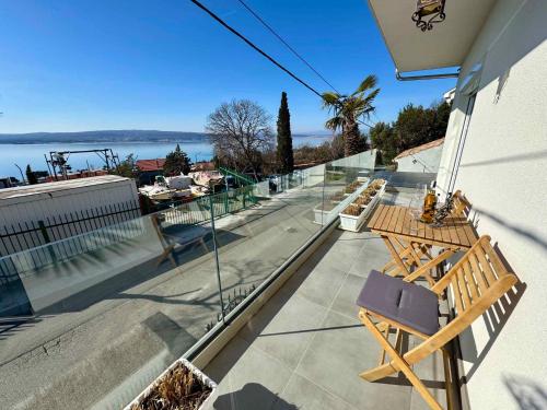 Apartments in Crikvenica 53742
