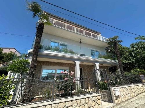 Apartments in Crikvenica 53742