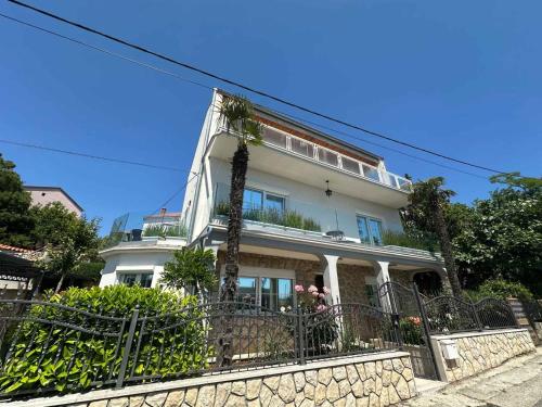 Apartments in Crikvenica 53742