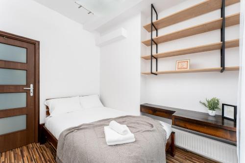 Komorowskiego Riverside Apartment by BookingHost