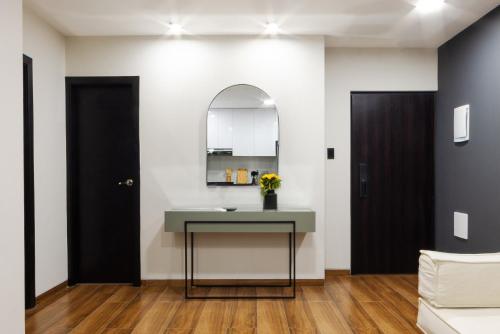 a bathroom with a sink and a table in a room at Silver Room Apartment in Santa Cruz de la Sierra