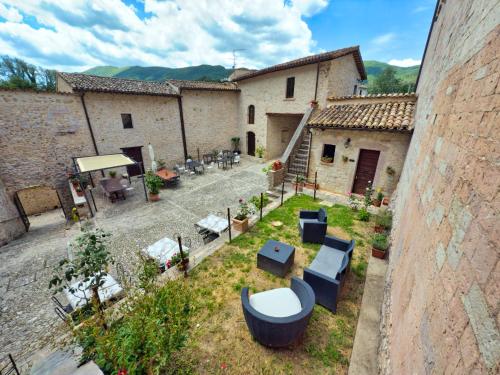 a view of a courtyard in an old building at Abbazia dei Santi Felice e Mauro in Castel San Felice