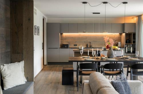 a kitchen and living room with a table and chairs at LIVALPIN Relaxe in Garmisch-Partenkirchen
