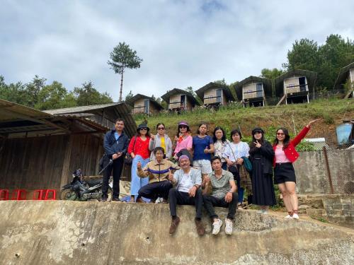 a group of people posing for a picture on a wall at Top view la pán tẩn in Kon Rung (1)