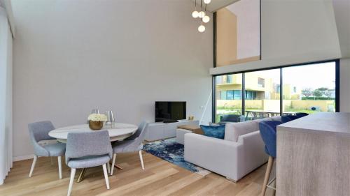 Villa Rimah, Sunny Algarve, Entire Villa "heated" pool, Golf, walk to Beaches & Long Stays by Clever Details