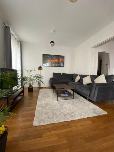 Spacieux & Lumineux - Cœur de Ville avec Parking