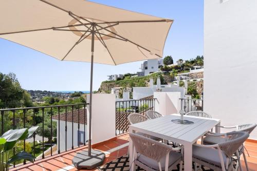 Stylish PH with Private Rooftop & Sea Views RDR497