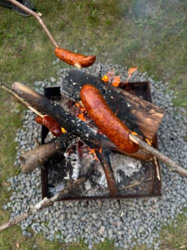 Kemudahan BBQ tersedia untuk tetamu di rumah percutian