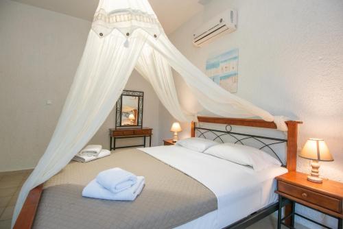 Postel nebo postele na pokoji v ubytování Athina Villas