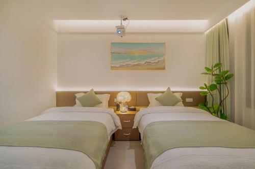 a room with two beds and a table at 一花一树音影民宿Tian Men mountian Branch in Wangjiazhai