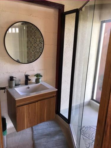 Bilik mandi di La mejor vista del eje cafetero en el Chalet La Gitana