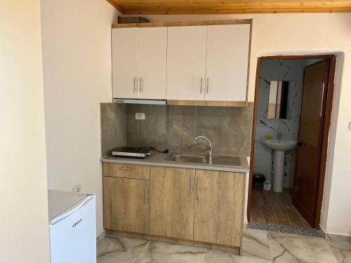 Kuchyň nebo kuchyňský kout v ubytování Oni Apartments