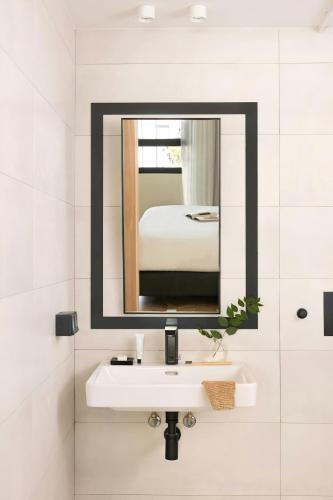 Ένα μπάνιο στο Sonder by Marriott Bonvoy Sofia Apartments Atocha