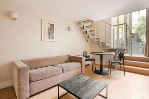 Posezení v ubytování L'Edmond Hotel Parc Monceau, Sonder by Marriott Bonvoy