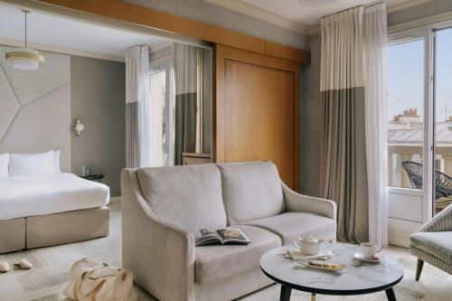 Un lugar para sentarse en Atala Hotel Champs Elysées, Sonder by Marriott Bonvoy