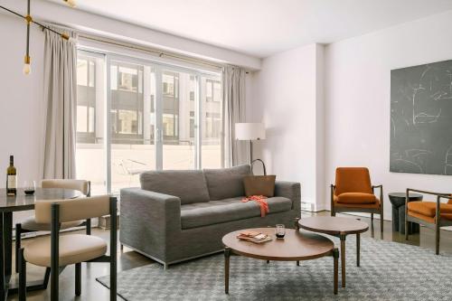 Posezení v ubytování Sonder by Marriott Bonvoy Penny Lane Apartments Old Montreal