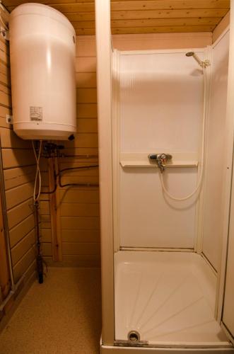 a white refrigerator in a room with a tank at Ahvenlampi Camping in Saarijärvi