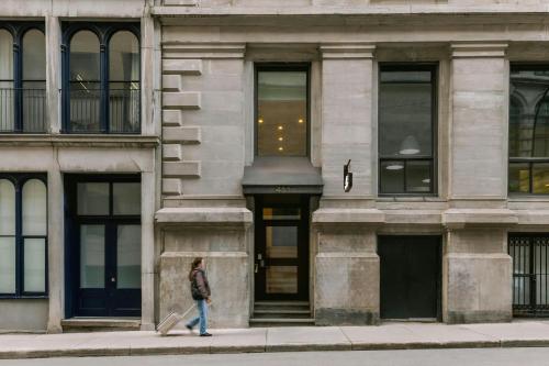 Επισκέπτες που μένουν στο Sonder by Marriott Bonvoy Le Victoria Apartments Old Montreal