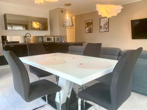 a white table and chairs in a kitchen at Shanti - Sérénité in Esch-sur-Alzette