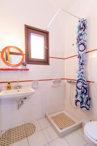 Ένα μπάνιο στο XENOFONTAS APARTMENTs