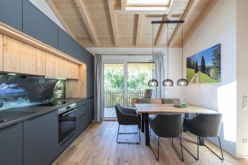 a kitchen with a wooden table and chairs at Ferienwohnung "Mettmatalblick" mit privater Sauna, Ühlingen-Birkendorf in Ühlingen-Birkendorf