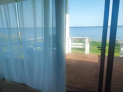 a room with a view of the ocean from a window at Lainela puhkeküla in Käsmu