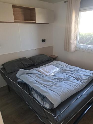 Ένα ή περισσότερα κρεβάτια σε δωμάτιο στο MobileHome Chaleureux