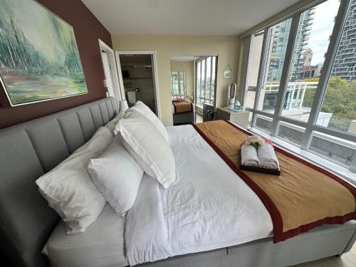 Katil atau katil-katil dalam bilik di Penthouses of Beach Ave