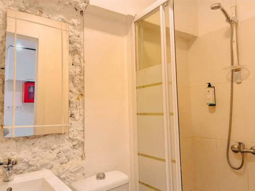 Charming Local Flat near São Bento Palace