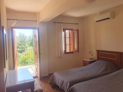 Katil atau katil-katil dalam bilik di Villa Eudokia Terrace Views Pool