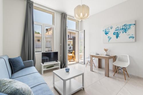 Central Bliss Apartment - 5' to Old Town