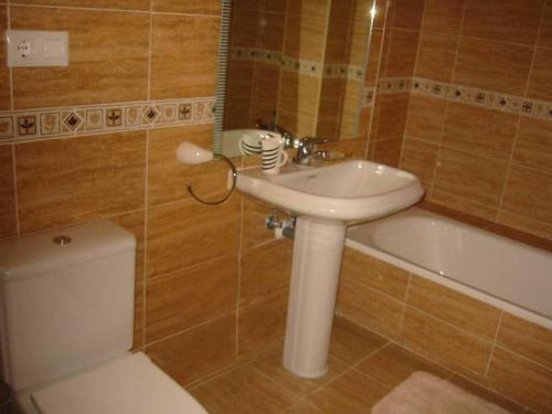 Ένα μπάνιο στο Apartamento Duplex en Ezcaray