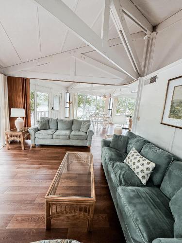 a living room with two couches and a coffee table at Treetop Village-2bed2bathpoolsdock6-8pp in Four Seasons