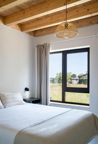 a bedroom with a large bed and a large window at BAO 3 Apartamento con terraza in Somo