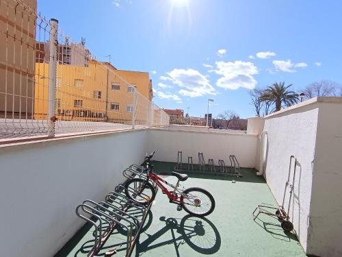 two bikes parked on the side of a building at AyF VISTAS A LA PLAYA MORRO DE GOS Y WIFI in Oropesa del Mar