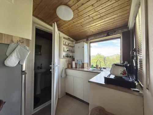 Cuisine ou kitchenette dans l'établissement Kiketi Paradise
