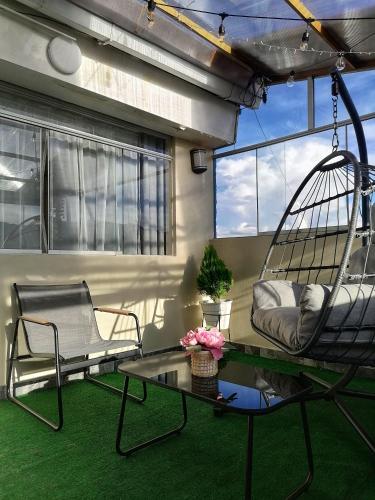 a room with a swing and a couch and a table at Sweet Home tu hogar en Cusco in Cusco