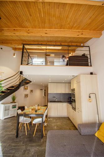 ADB - parking, balcon et centre ville