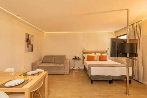 a hotel room with a bed and a couch at APS - Alpha Stay By Anora Spaces in Barueri